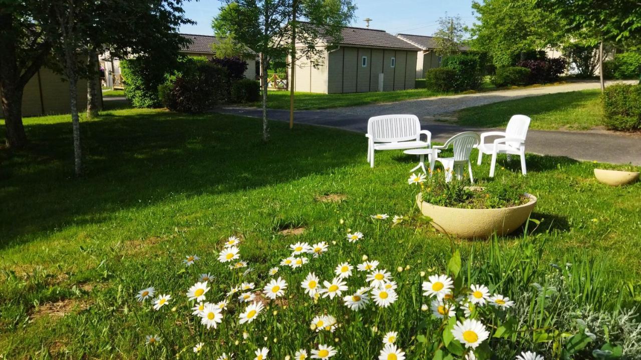 Complexe Touristique La Montagne Limousine Hotell Chamberet Eksteriør bilde